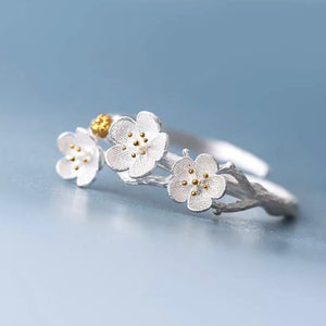 white flower ring