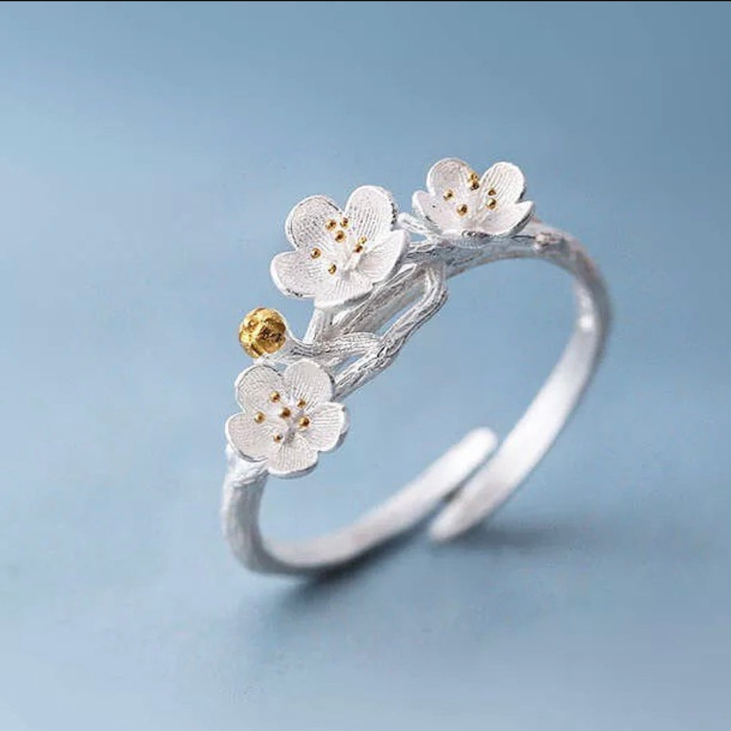 white flower ring